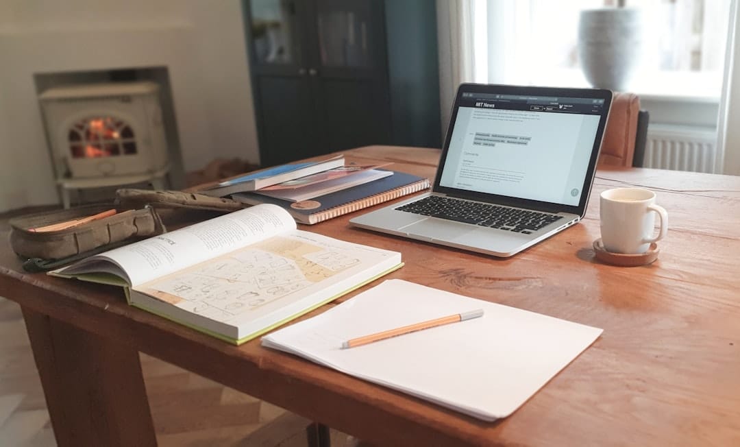 E-learning volgen op een laptop
