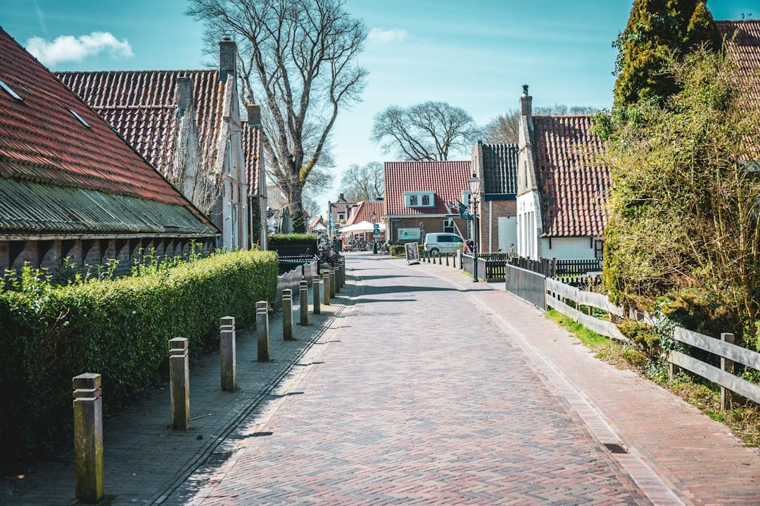 Dorpsstraat in een Nederlandse gemeente